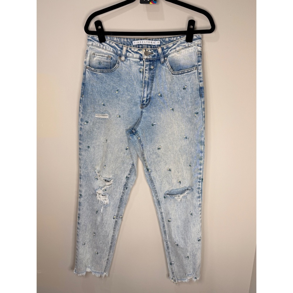 #164 TINSELTOWN Mom Jeans Sz. 11 w: 32"R: 12" I: 26.5" Daisy Embroidered cropped